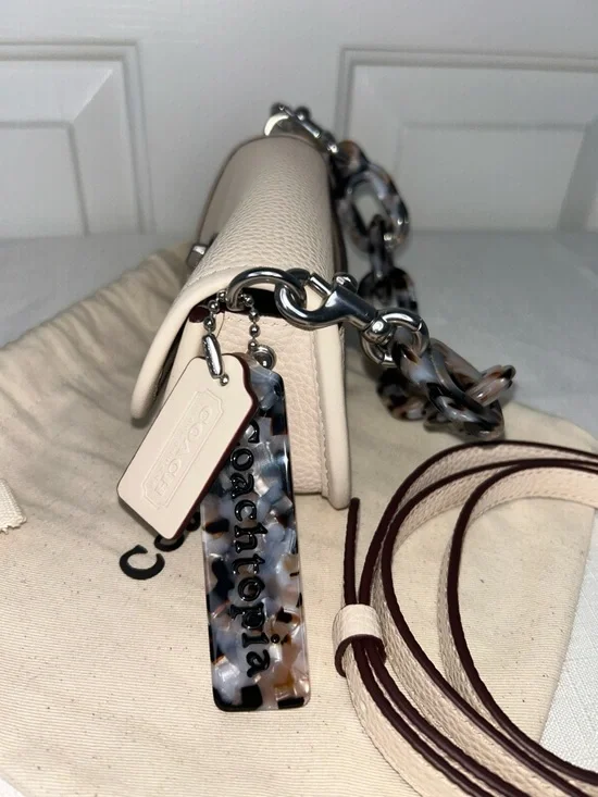 Coach Micro Wavy Dinky in Cream Pebbled Leather Crossbody with Chain Strap NWT - Picture 5 of 10